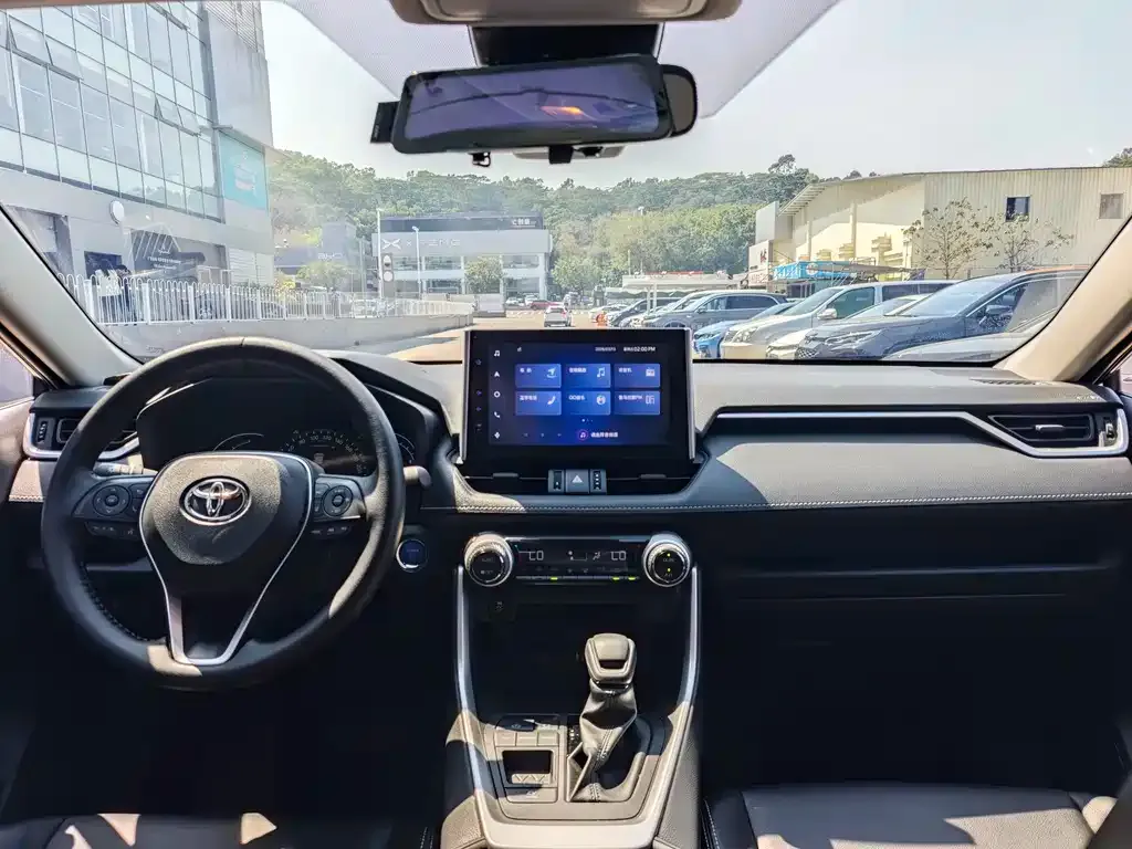 Toyota RAV4 — фото 5
