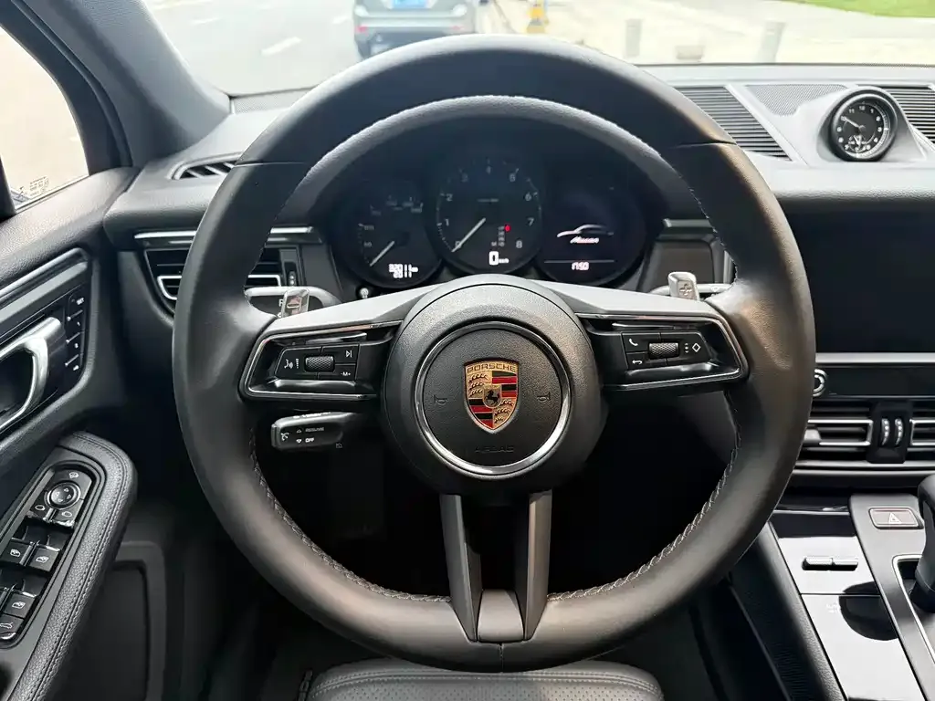 Porsche Macan — фото 9