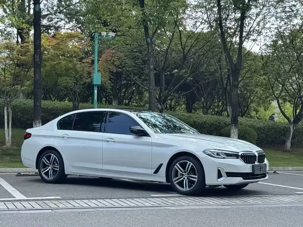 BMW 5 Series — фото 7