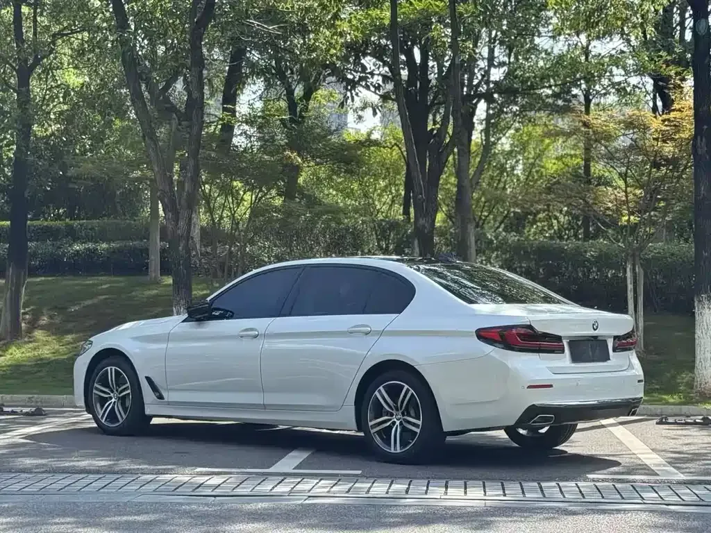 BMW 5 Series — фото 4