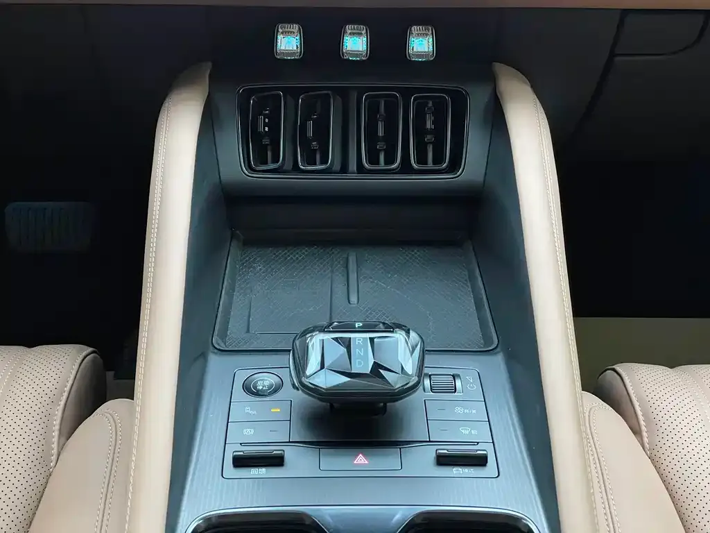 BYD L EV 2025 из CN, фото 3