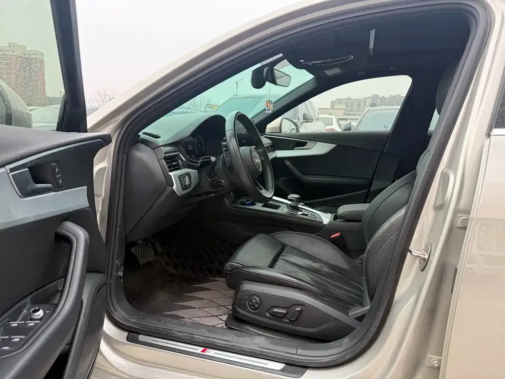 Audi A4L 2024 из CN, фото 2