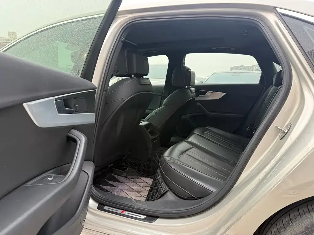 Audi A4L 2024 из CN, фото 3