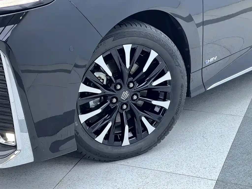 Toyota Vellfire — фото 10