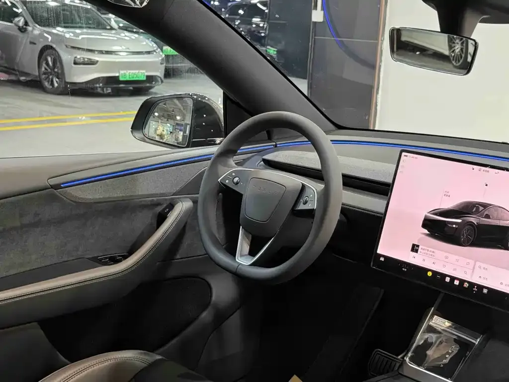Tesla Model Y — фото 9