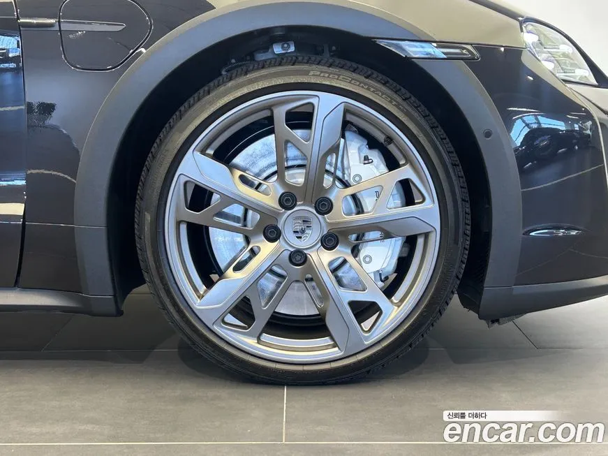 Porsche Taycan 2025 из KR, фото 10