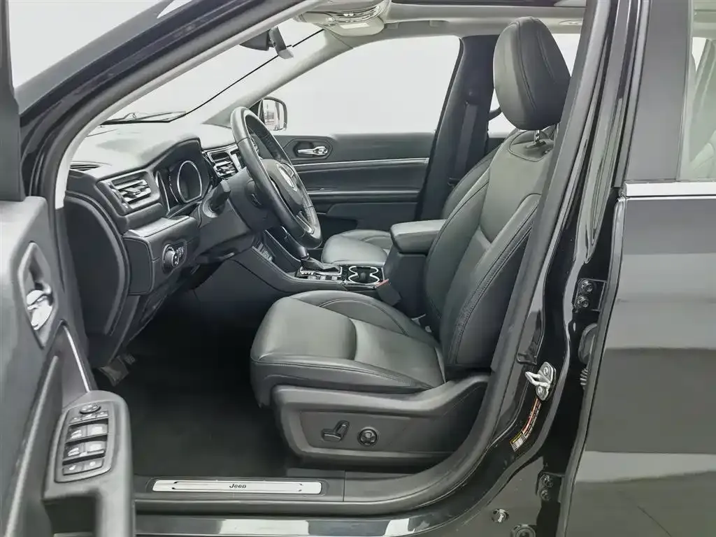 Jeep Grand Commander 2021 из CN, фото 9
