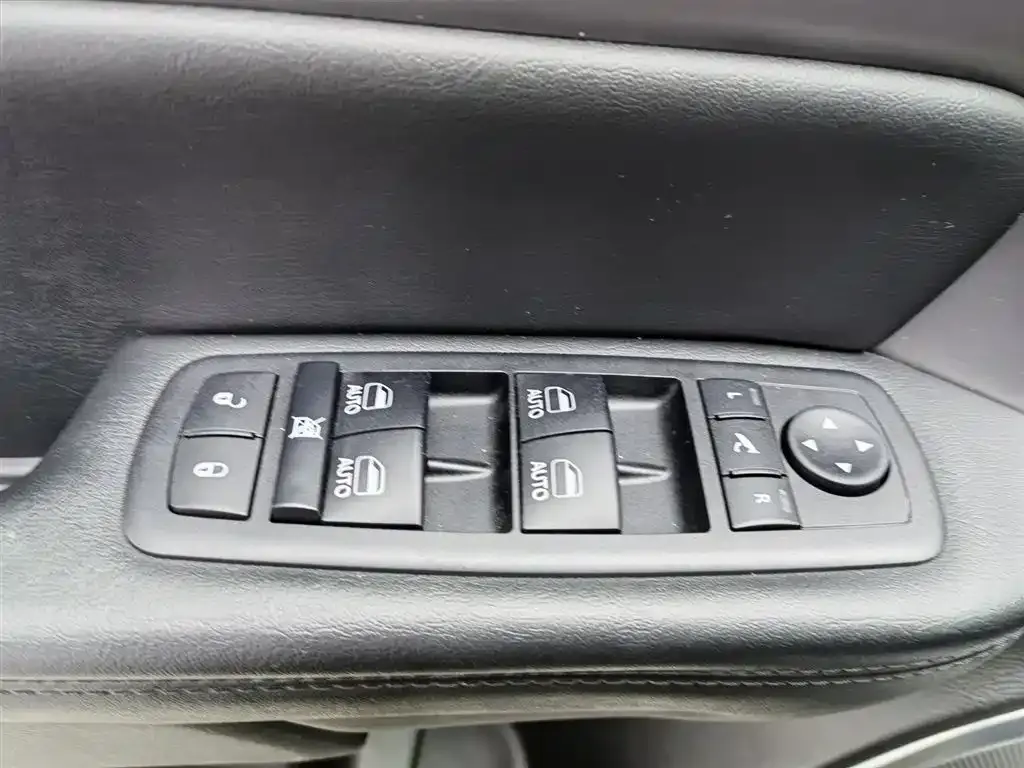 Jeep Grand Commander 2021 из CN, фото 8