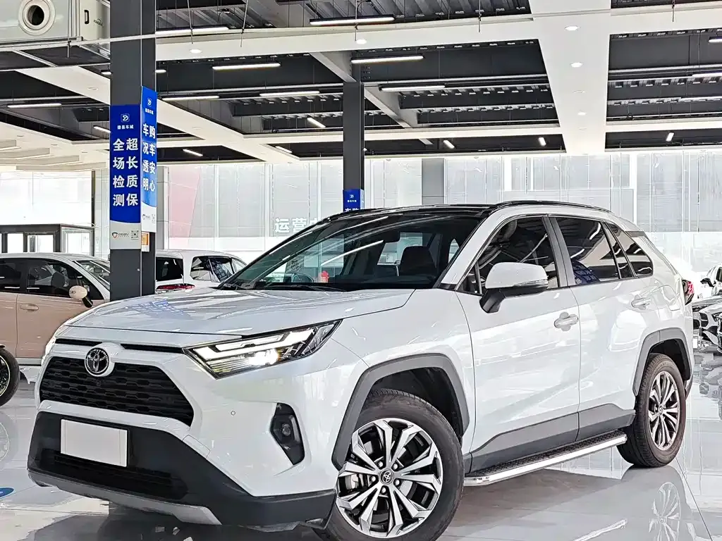 Toyota RAV4 — фото 1