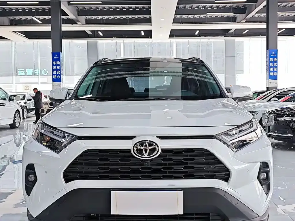 Toyota RAV4 — фото 6