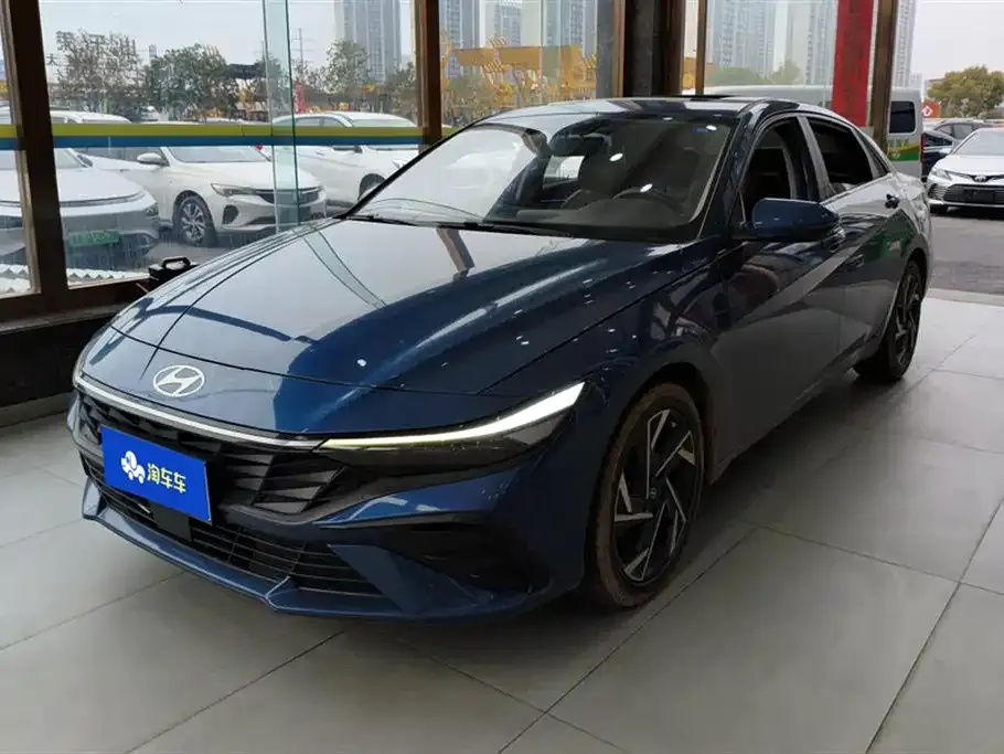 Hyundai Elantra 2023 из CN, фото 1