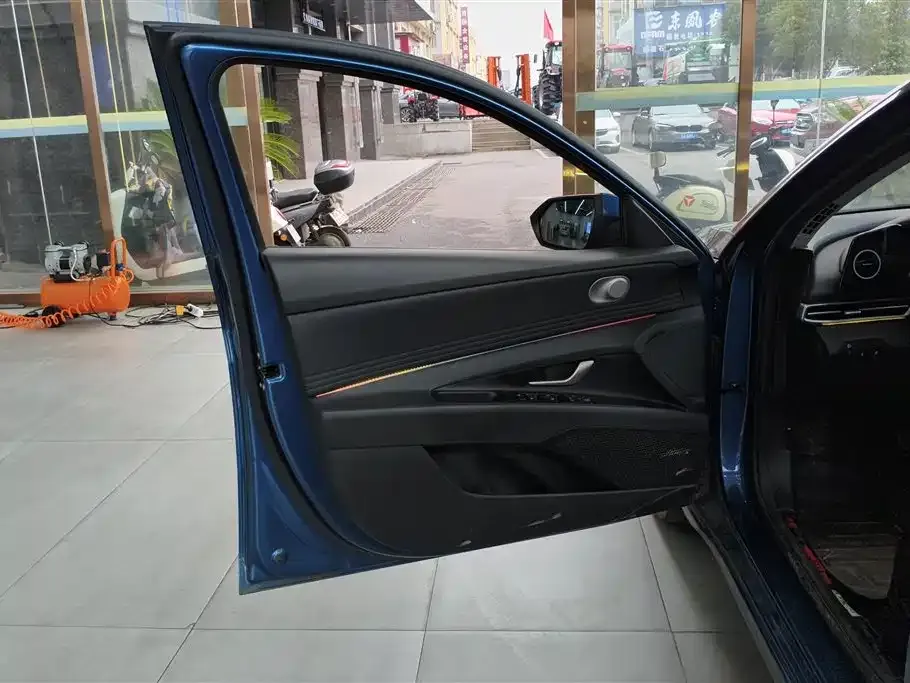Hyundai Elantra 2023 из CN, фото 5
