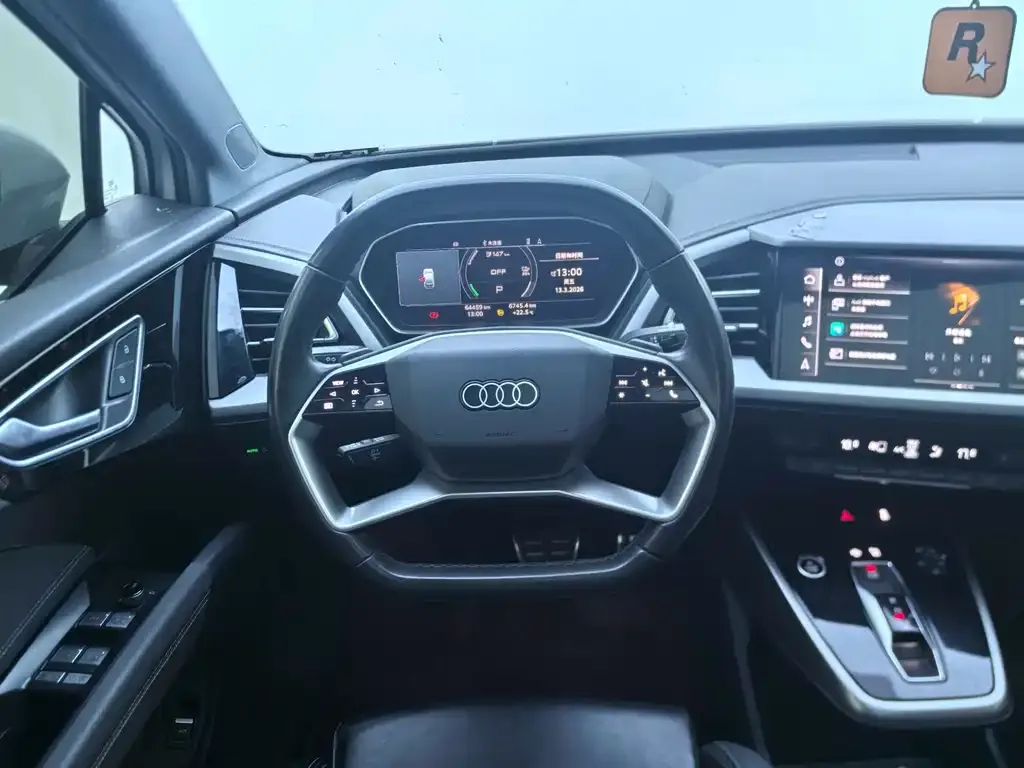 Audi Q4 e-tron — фото 4