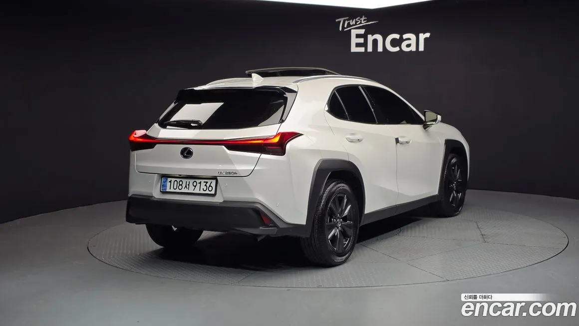 Lexus UX — фото 6