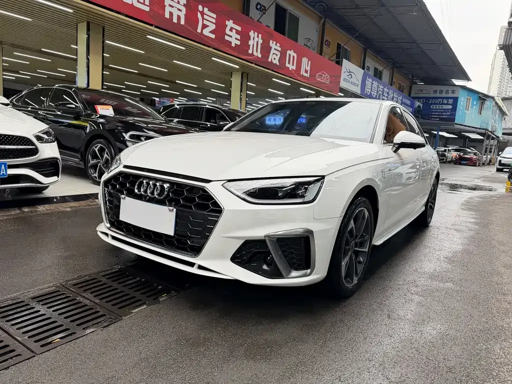 Audi A4L 2023 из CN, фото 1
