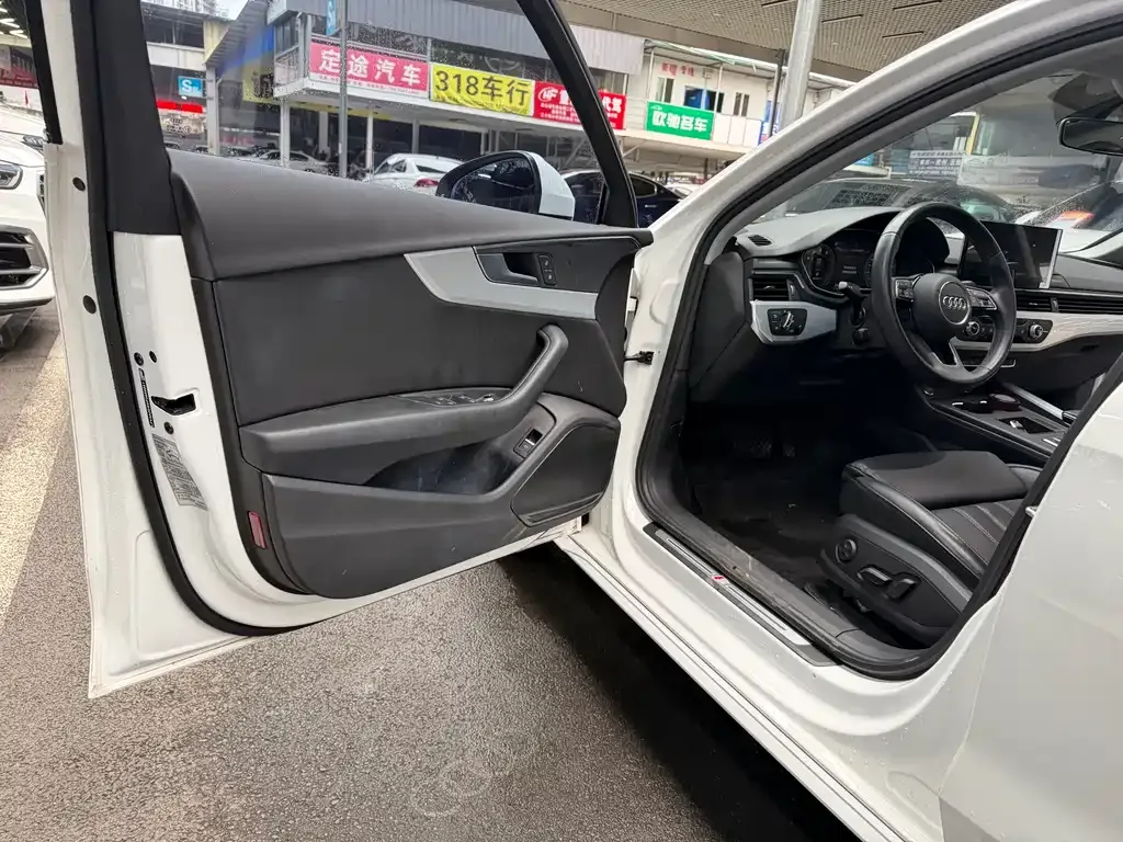 Audi A4L 2023 из CN, фото 3