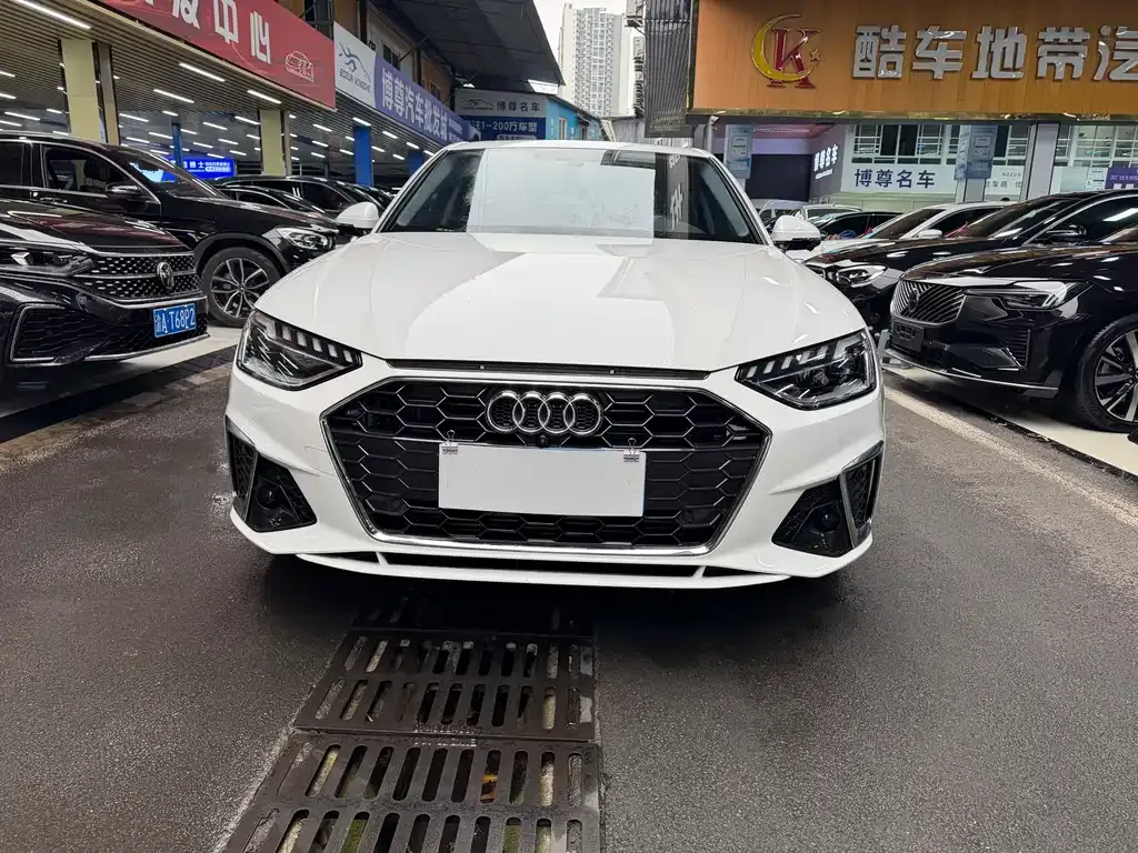 Audi A4L 2023 из CN, фото 2