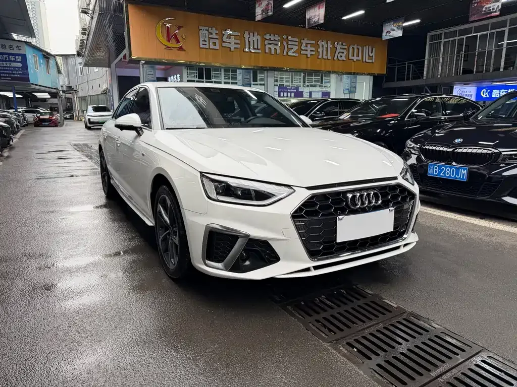 Audi A4L 2023 из CN, фото 9