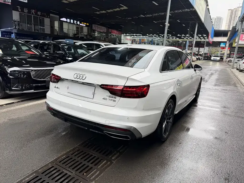 Audi A4L 2023 из CN, фото 4