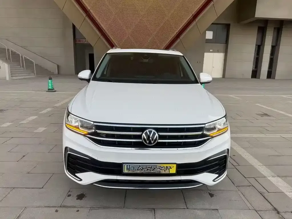 Volkswagen Tiguan L — фото 7