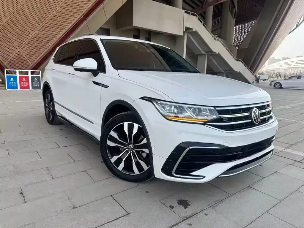 Volkswagen Tiguan L — фото 2