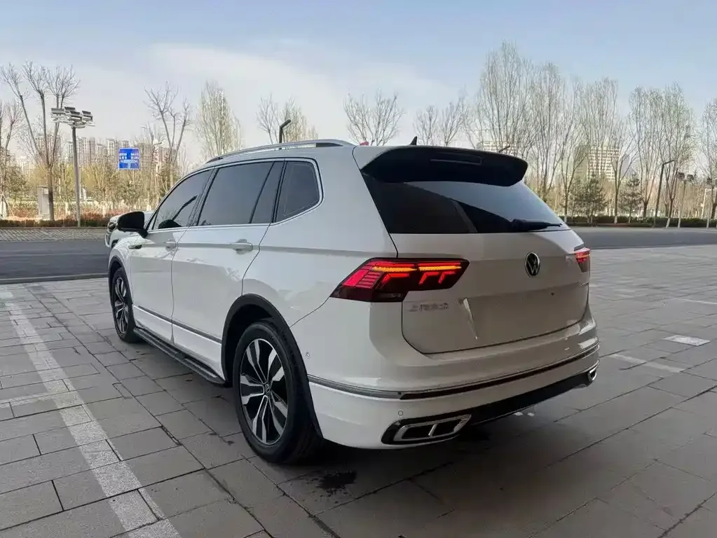 Volkswagen Tiguan L — фото 5