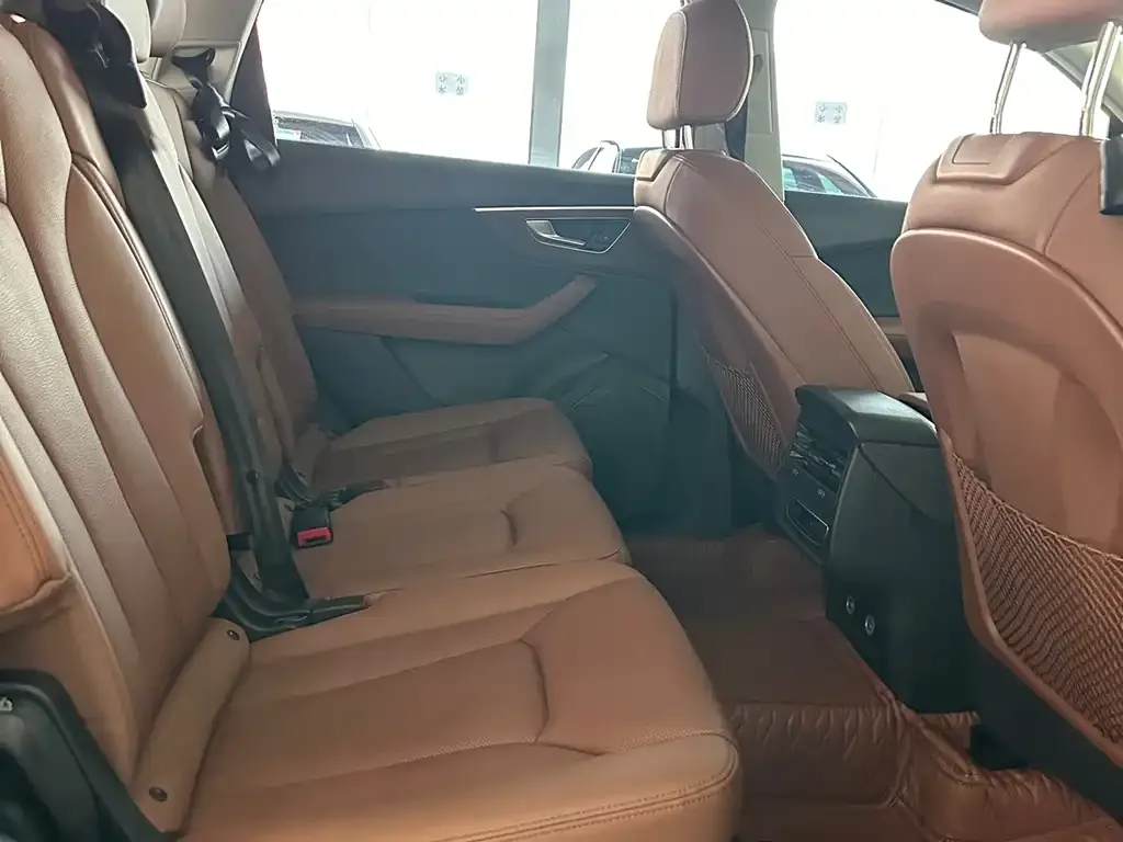 Audi Q7 2024 из CN, фото 4