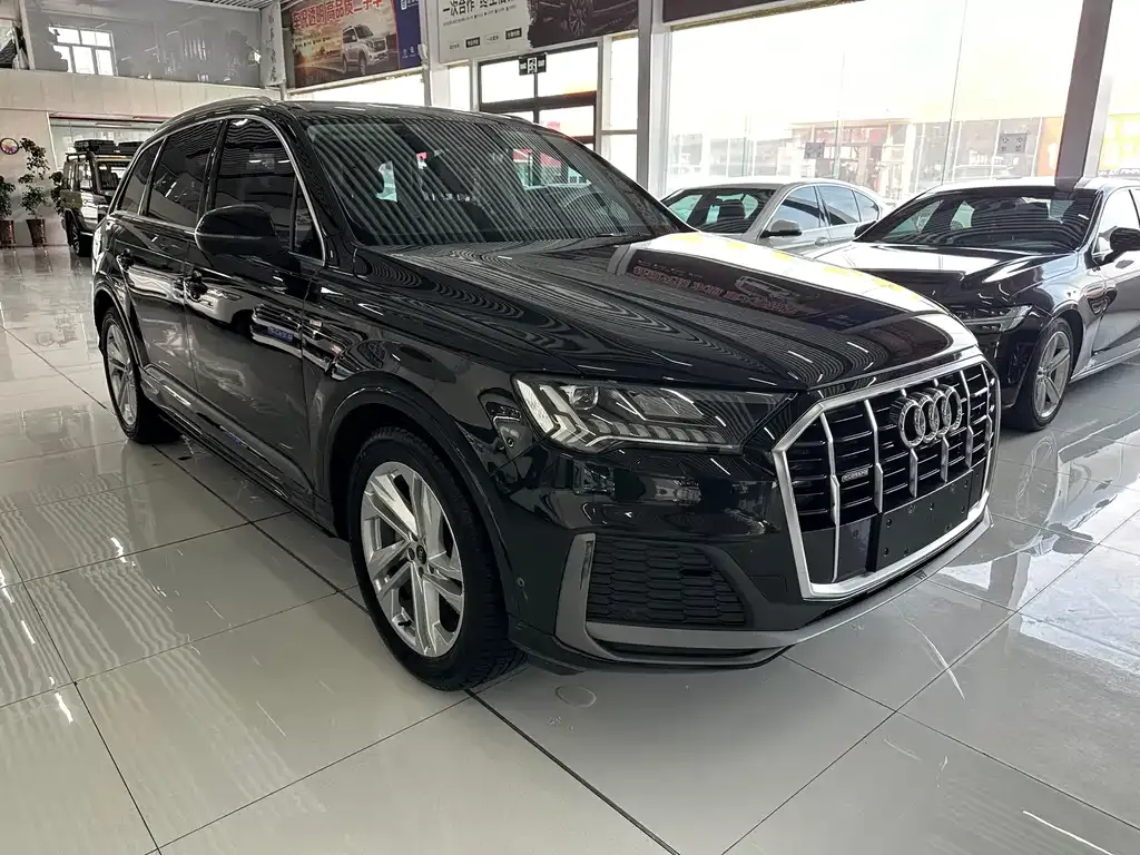 Audi Q7 2024 из CN, фото 5