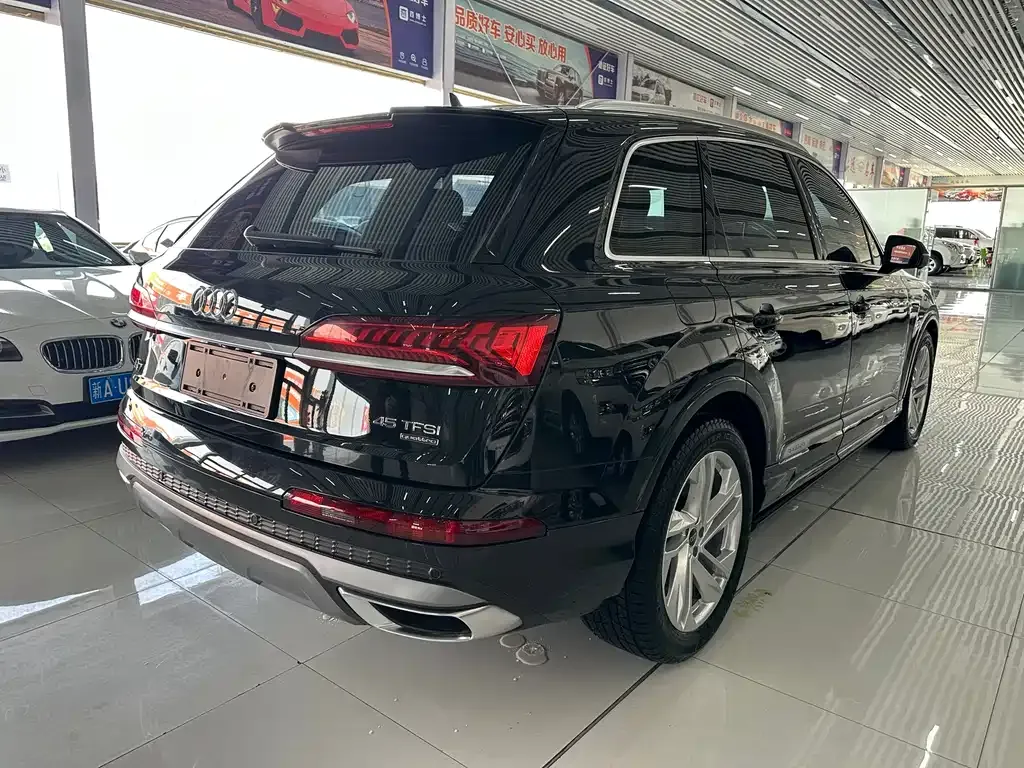 Audi Q7 2024 из CN, фото 3
