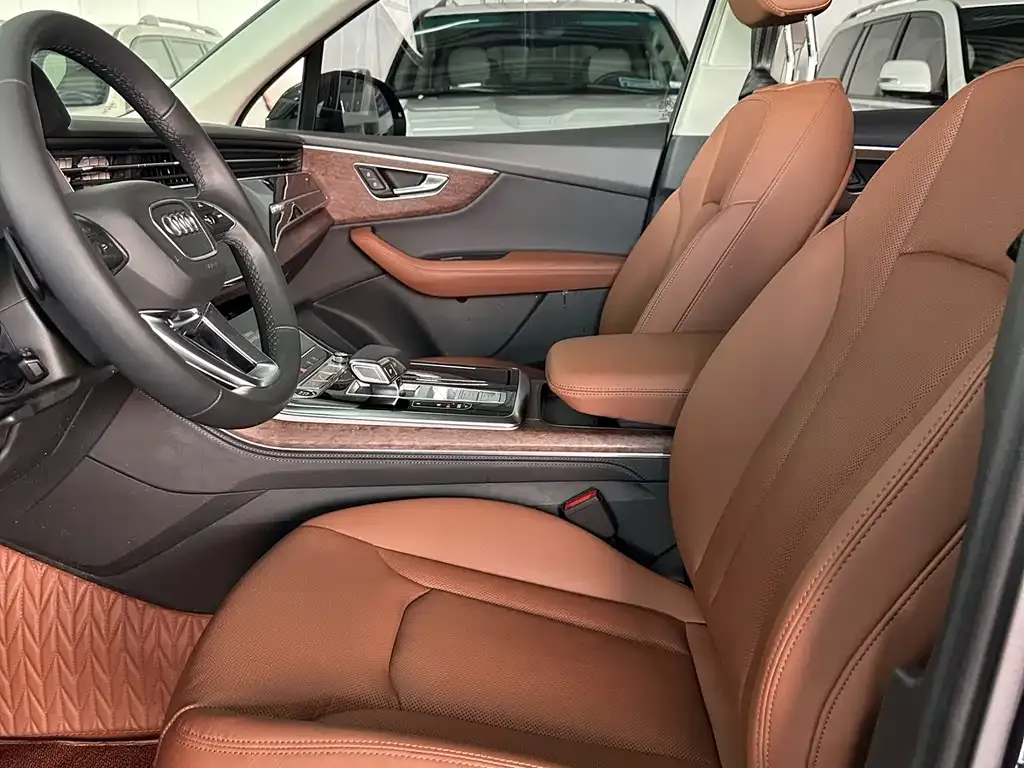 Audi Q7 2024 из CN, фото 7