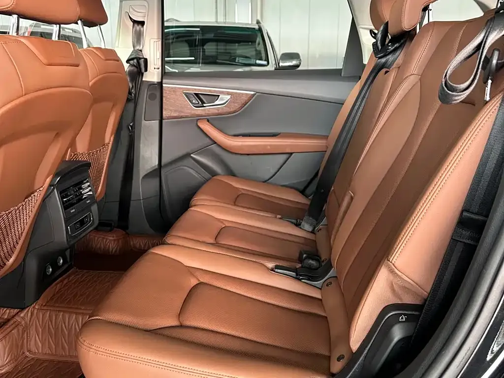 Audi Q7 2024 из CN, фото 8