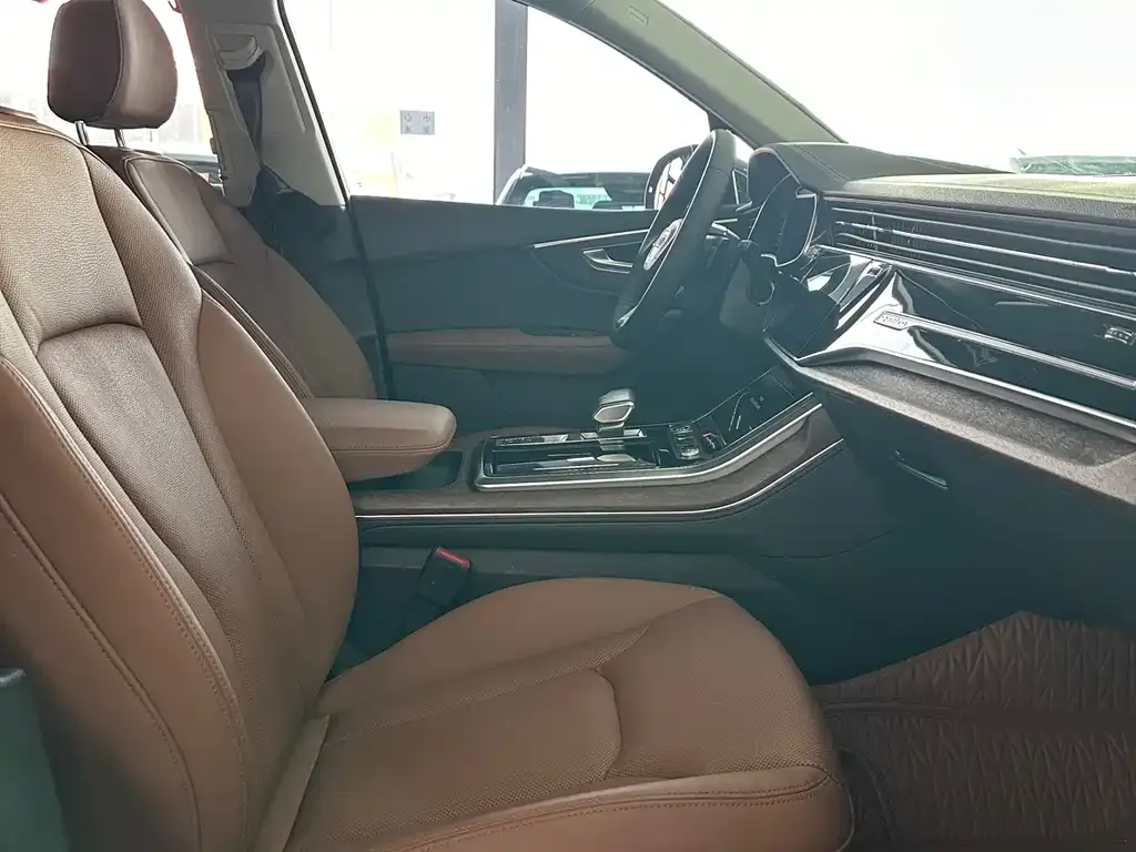 Audi Q7 2024 из CN, фото 10