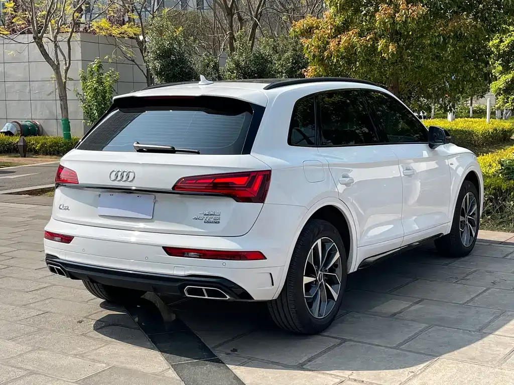 Audi Q5L — фото 8