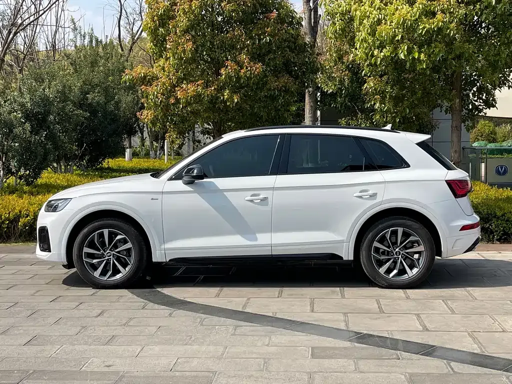 Audi Q5L — фото 10