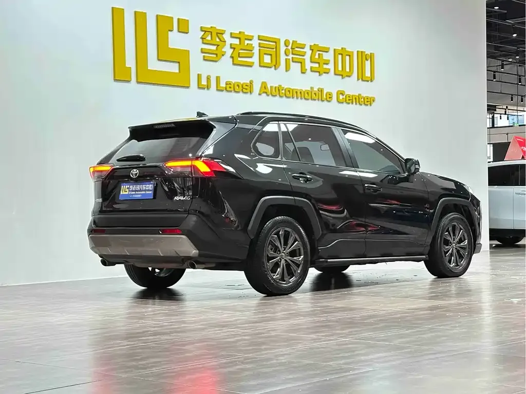 Toyota RAV4 2023 из CN, фото 3