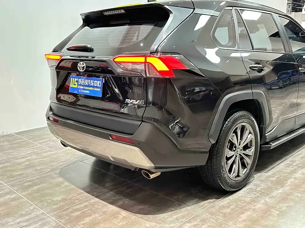 Toyota RAV4 2023 из CN, фото 4