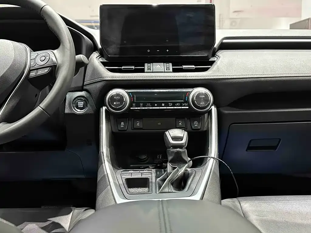 Toyota RAV4 2023 из CN, фото 8