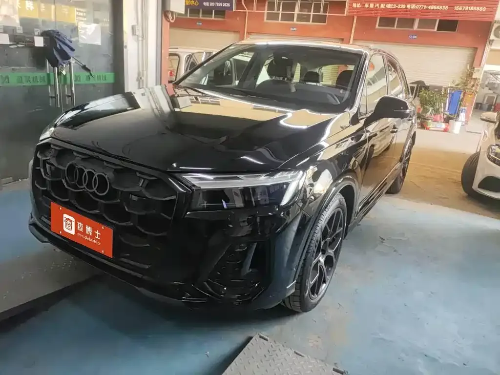 Audi Q7 2024 из CN, фото 1