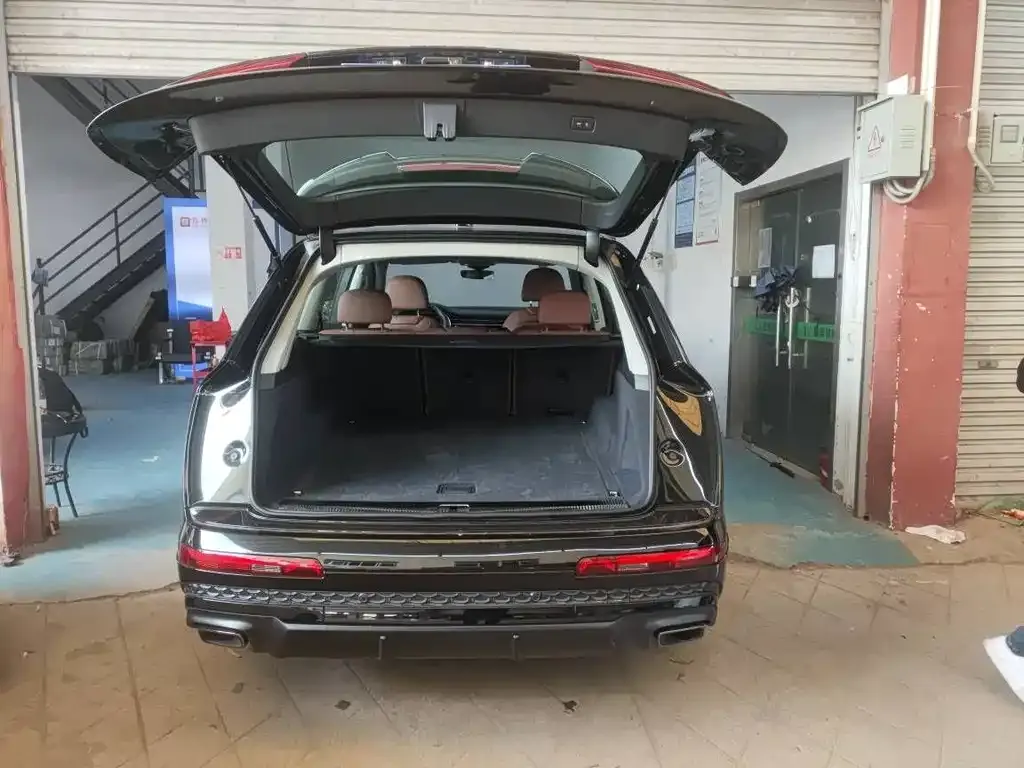 Audi Q7 2024 из CN, фото 4