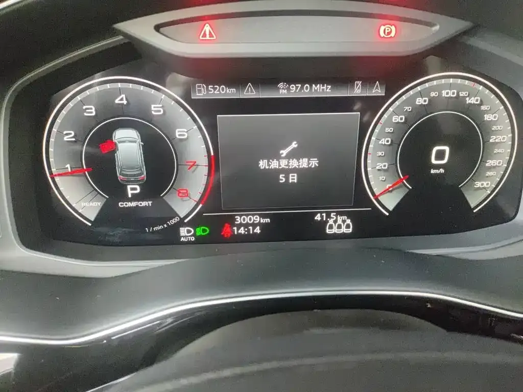 Audi Q7 2024 из CN, фото 2