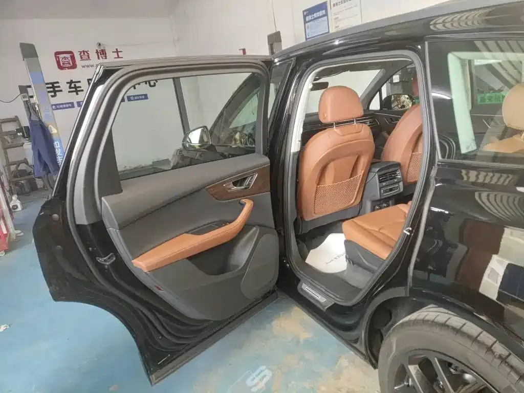 Audi Q7 2024 из CN, фото 8