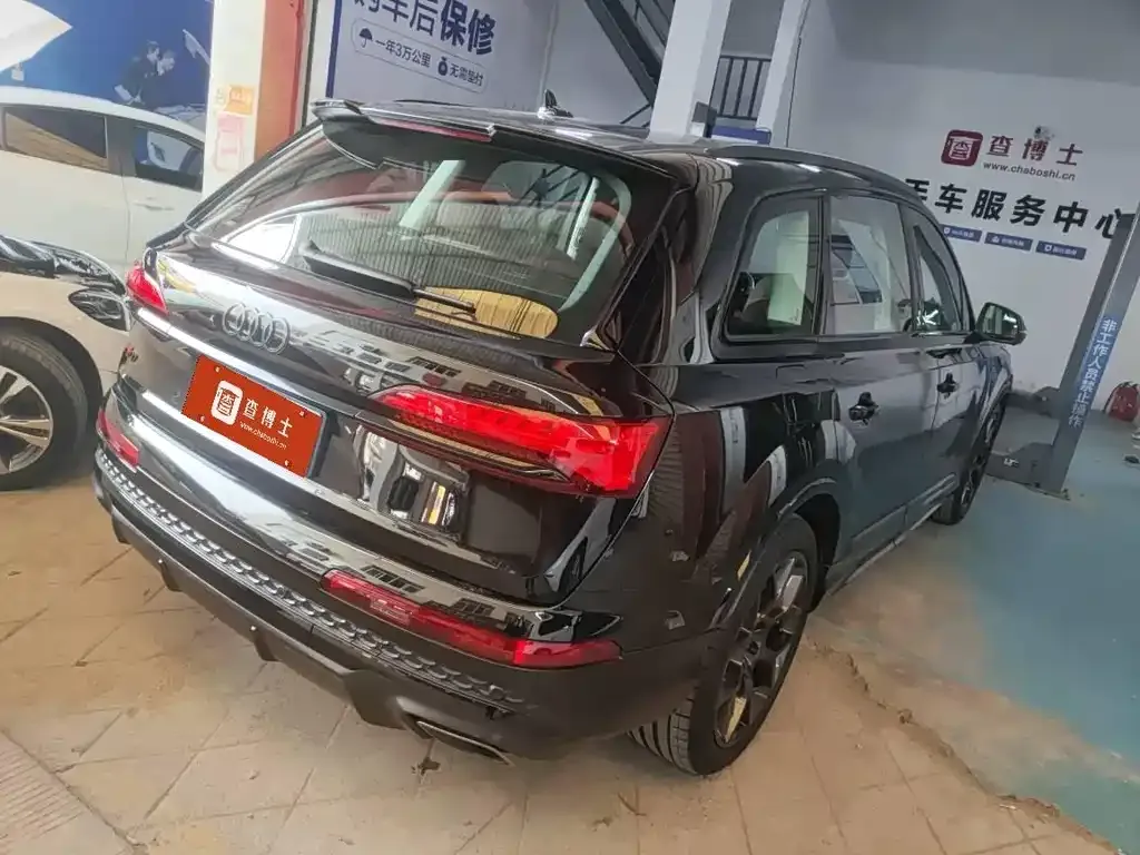 Audi Q7 2024 из CN, фото 9