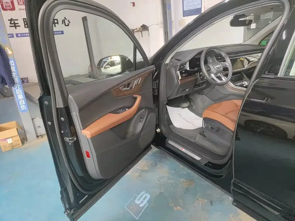 Audi Q7 2024 из CN, фото 5