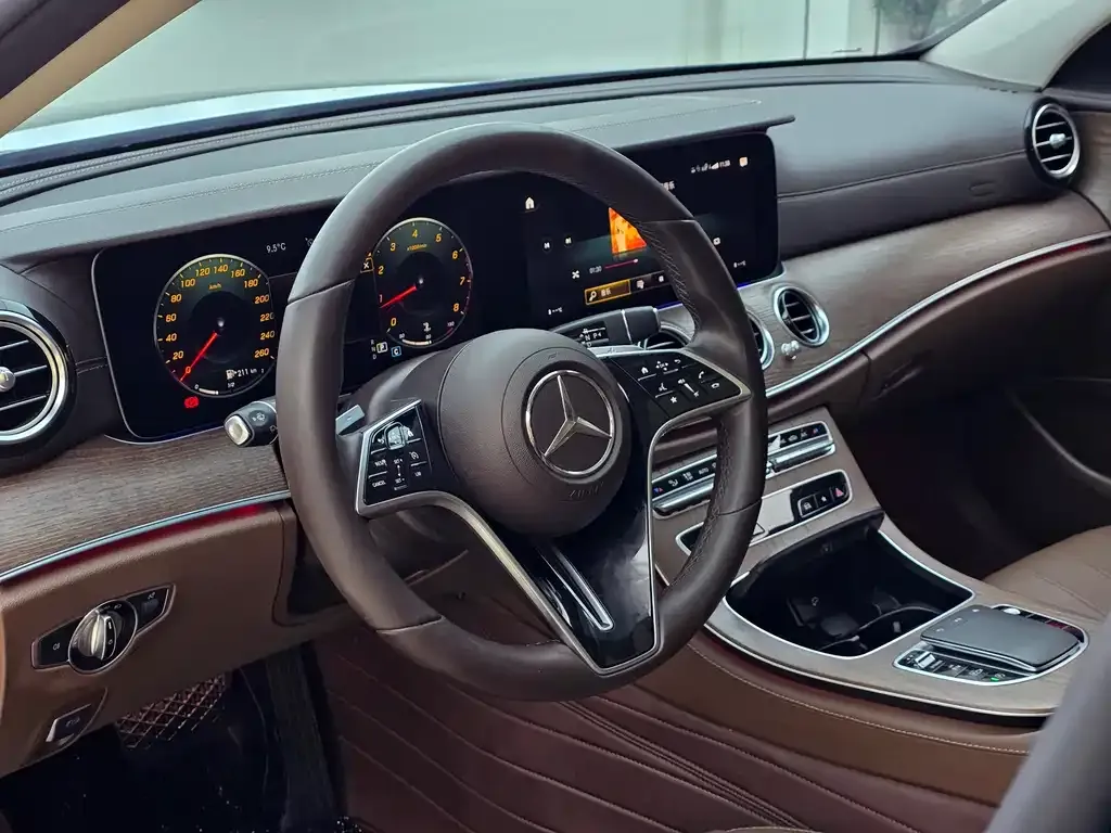 Mercedes-Benz E-Class 2023 из CN, фото 4
