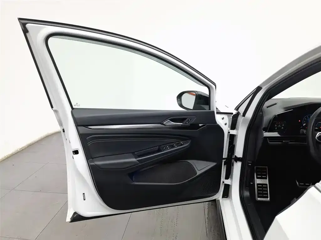 Volkswagen Golf 2021 из CN, фото 5