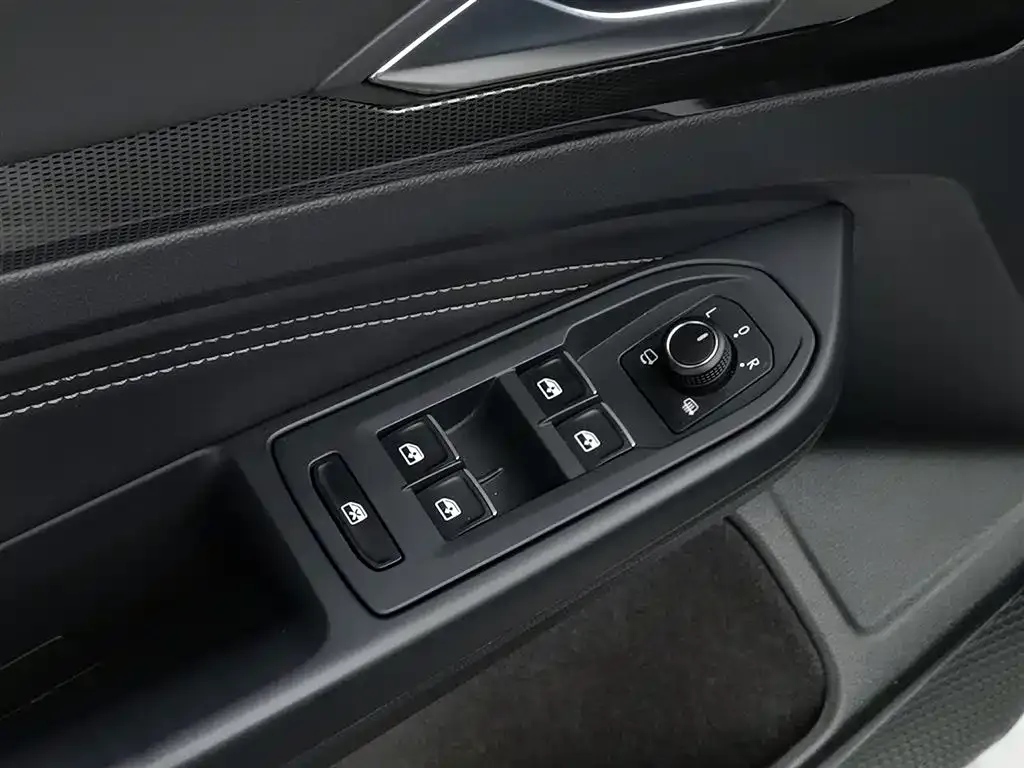 Volkswagen Golf 2021 из CN, фото 4