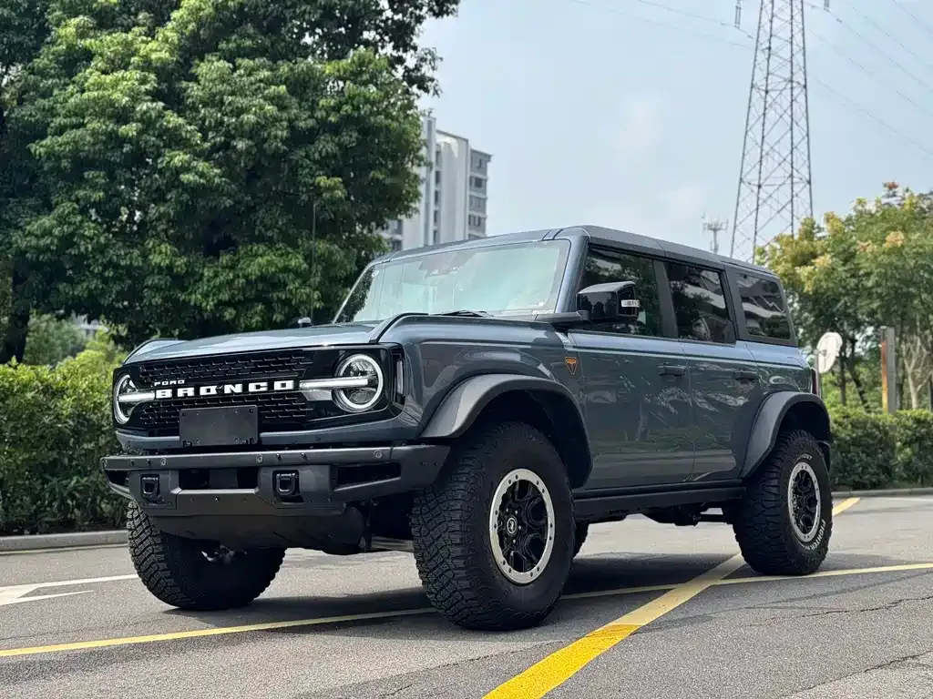 Ford Bronco — фото 1