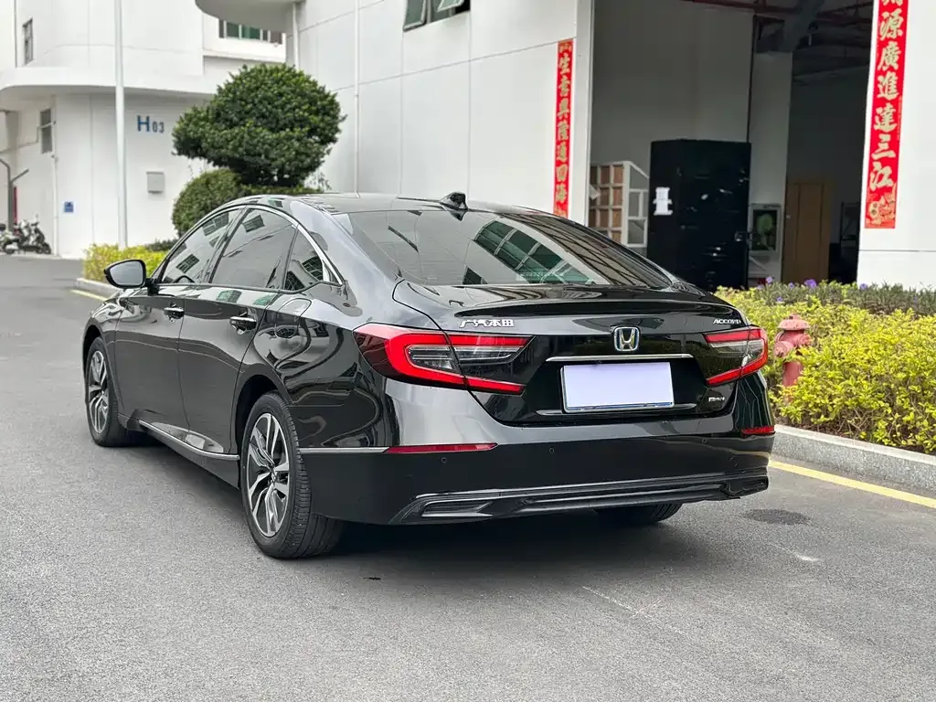 Honda Accord — фото 10