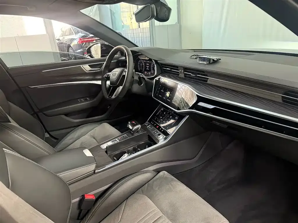 Audi A6L 2023 из CN, фото 3