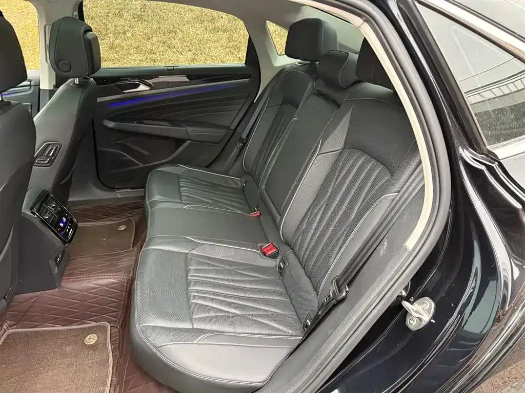 Volkswagen Passat 2023 из CN, фото 3
